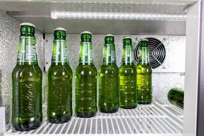 Refroidisseur à boisons/ porte vitrée ou pleine HUSKY C2-865-BK-NL/draaideuren detail 6