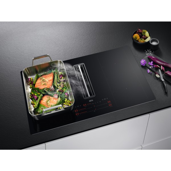 Taque de cuisson avec hotte intégrée AEG CCE84779CB// detail 6