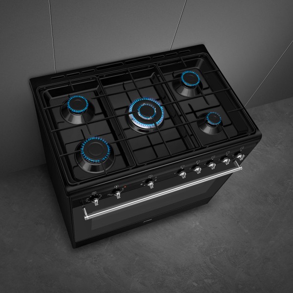 Cuisinière avec taque de cuisson au gaz Smeg CX91GMBL/zwart detail 2