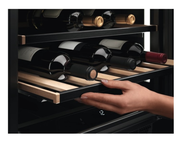 Wijnkast inbouw AEG NSW8S826GT detail 1