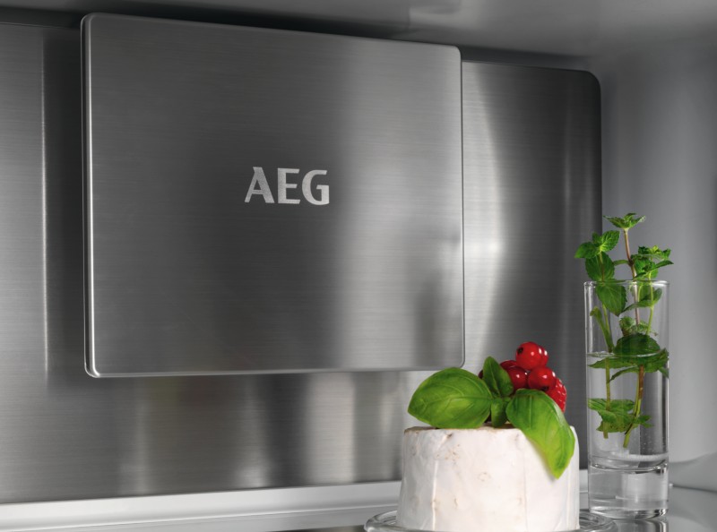 Koelvriescombinaties inbouw AEG EK9B18C detail 4